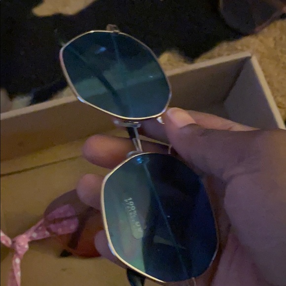 Shades - Picture 8 of 9